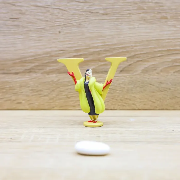 “V” Crudelia Demon Disney