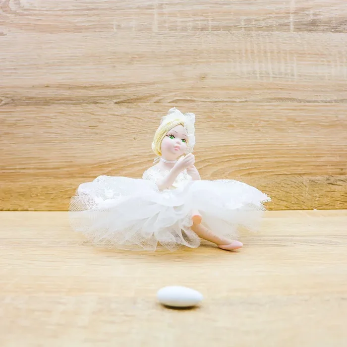 Bambola con Abito Pizzo Bianco Averla Bomboniere Online ora