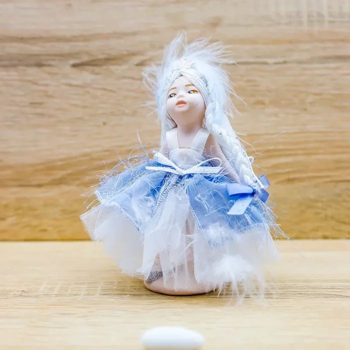 Bambola Piccola “Principessa delle Nevi” Averla Bomboniere - immagine 3