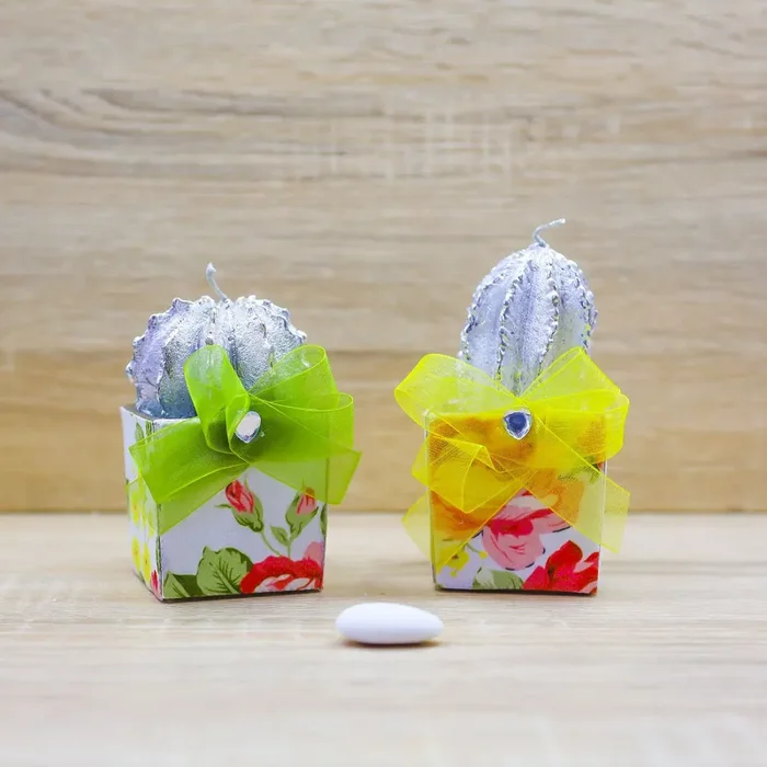 Candela Cactus con Decori di Fiori Rosa