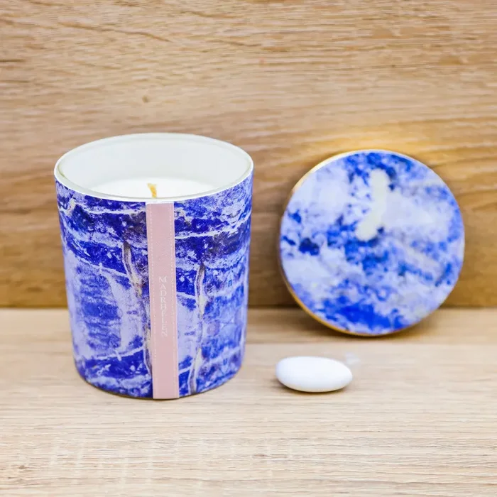 Candela Profumata “Linea Marmo” Blu Madrhèlen - immagine 2