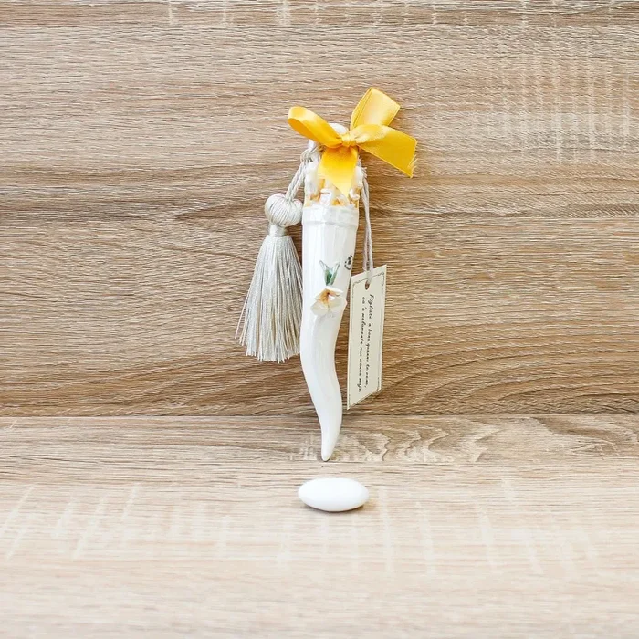 Corno Portafortuna Giallo Ocra Porcellana di Capodimonte