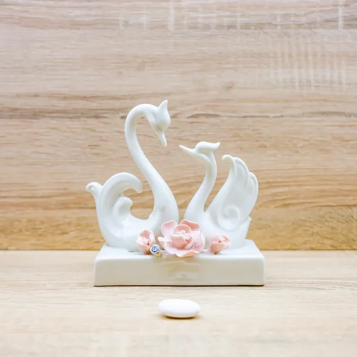 Led Cigni Innamorati Porcellana di Capodimonte