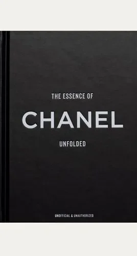 LIBRO-THE ESSENCE OF CHANEL (14.5 x 1.5 x 21.5cm) Sconti