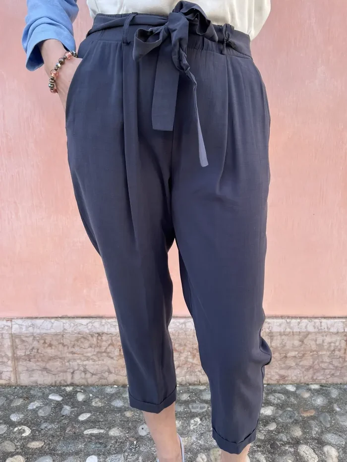 PANTALONE CON PENCE EFFETTO SETA LAVATA