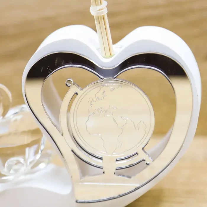 Profumatore Cuore con Mappamondo e Cigni Sconti - immagine 3