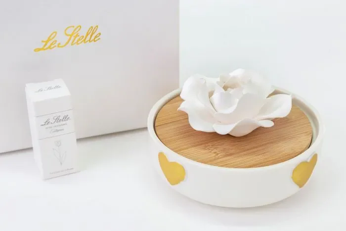 PROFUMATORE CUORI ORO PORCELLANA 12.5X7.5 CON ASTUCCIO BIANCO