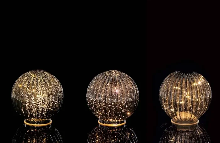Regalo Italiano Sfera Natale Vetro Ass. con 12 Led D 15 Cm Oro 1 Pz