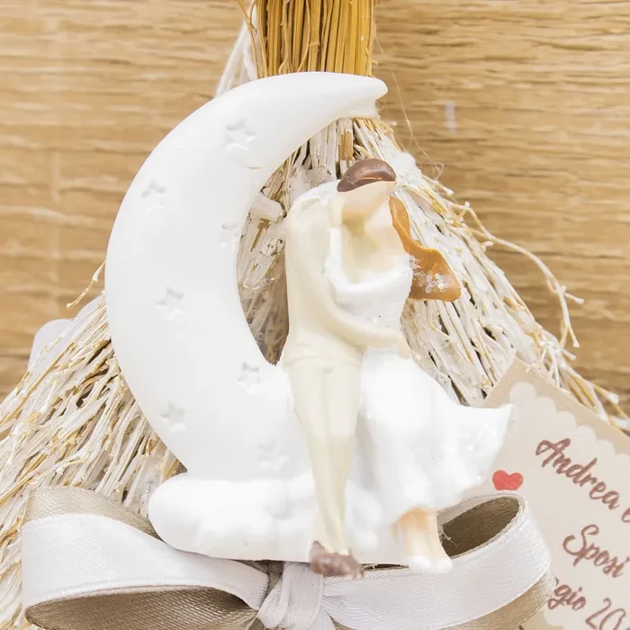 Scopa Saggina con Sposi Luna - immagine 2