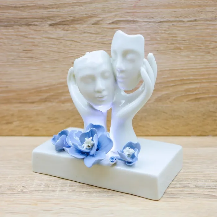 Statua Led “Volti d’Amore” Porcellana di Capodimonte Saldi - immagine 2